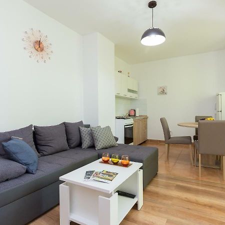 Apartment Lory'S Place Pula Exterior photo