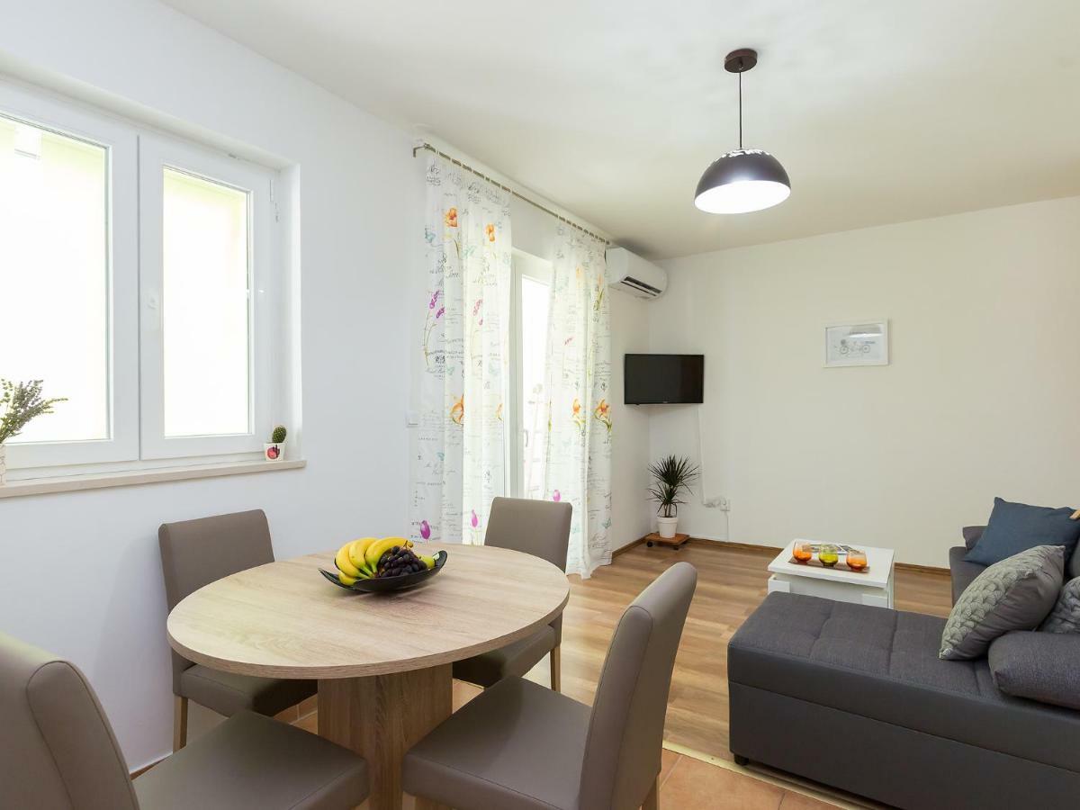 Apartment Lory'S Place Pula Exterior photo