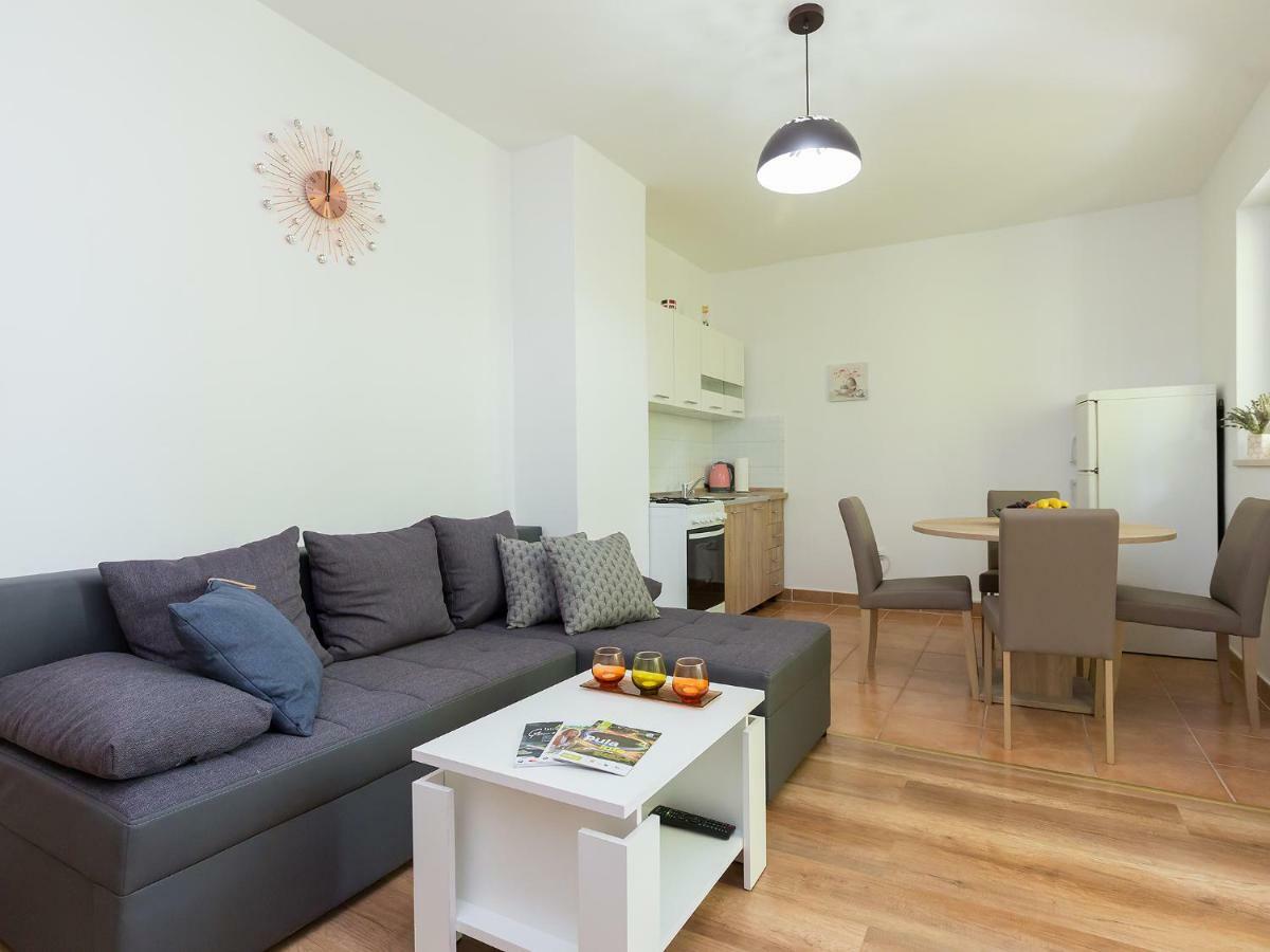 Apartment Lory'S Place Pula Exterior photo