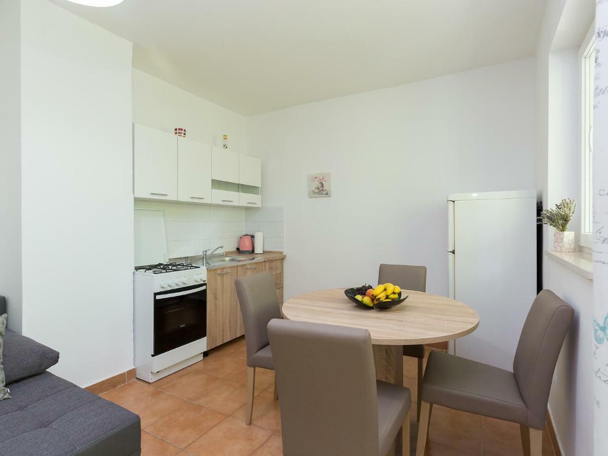 Apartment Lory'S Place Pula Exterior photo
