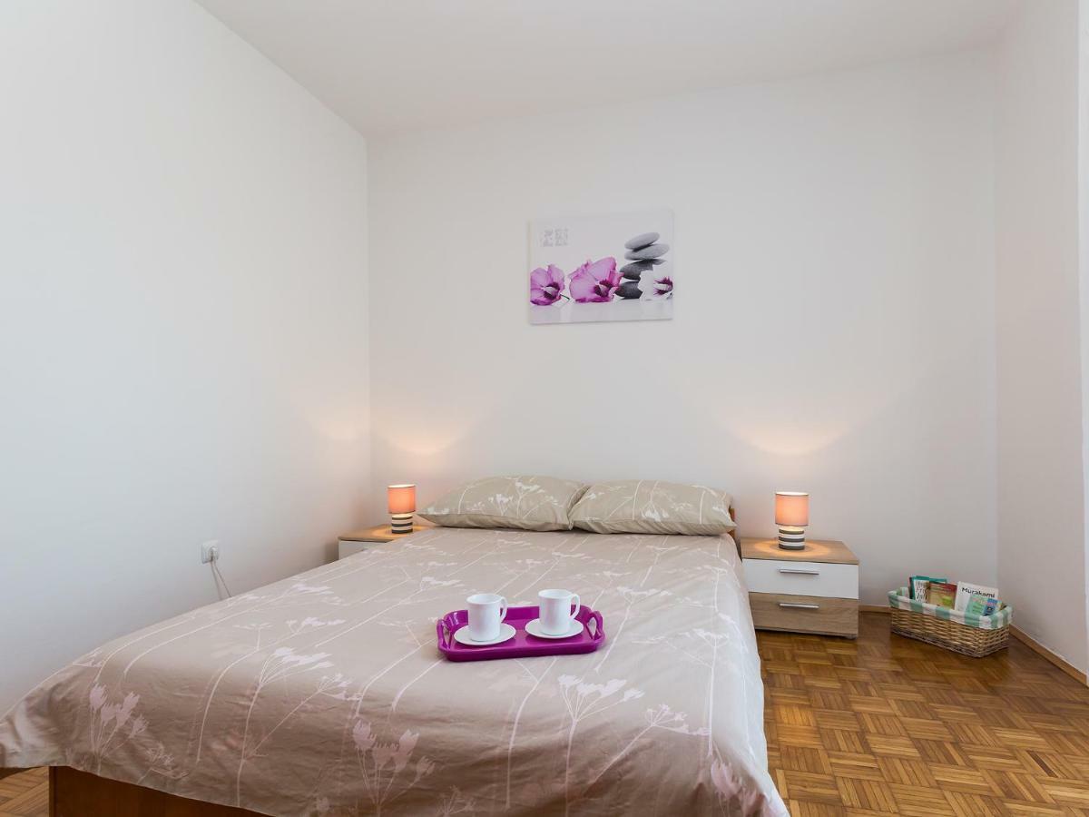 Apartment Lory'S Place Pula Exterior photo